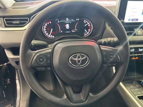 Used 2025 Toyota RAV4 XLE AWD/4WD image 18