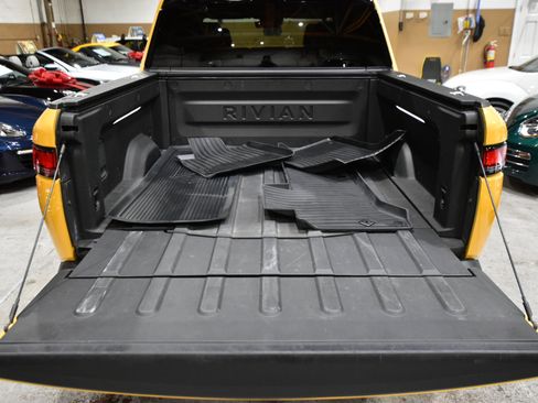 Used 2022 Rivian R1T Adventure image 64