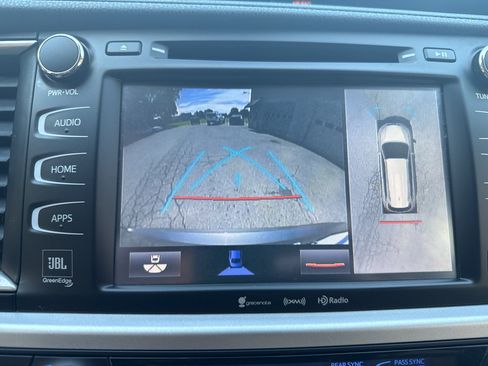Used 2019 Toyota Highlander Limited Platinum AWD/4WD image 23