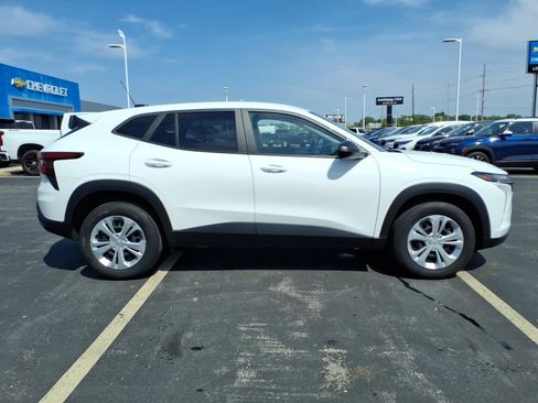 Used 2024 Chevrolet Trax LS FWD image 27
