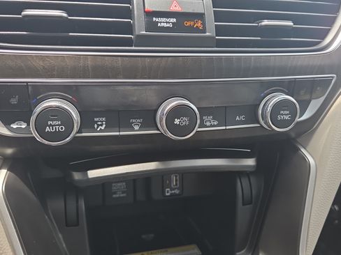 Used 2018 Honda Accord Touring image 31
