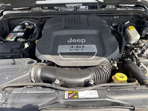 Used 2013 Jeep Wrangler Unlimited Sahara w/ Connectivity Group AWD/4WD image 46