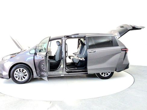 Certified 2024 Toyota Sienna XLE image 10