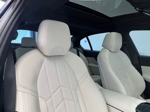 Certified 2025 BMW 530i w/ Premium Package RWD image 7