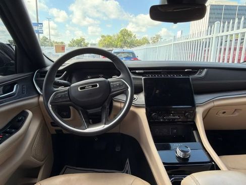 Used 2023 Jeep Grand Cherokee L Limited RWD image 10