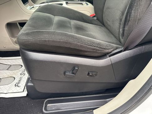 Used 2016 Dodge Grand Caravan SXT image 47