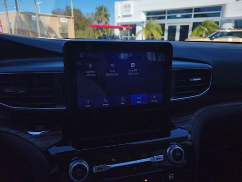 Used 2021 Ford Explorer Limited w/ Equipment Group 301A image 23