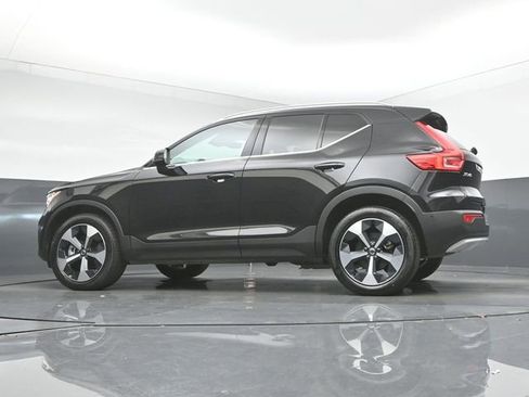 Used 2025 Volvo XC40 B5 Plus image 39