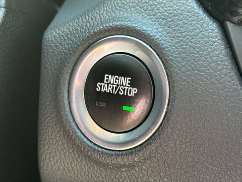 Used 2019 Buick Envision Essence FWD image 27