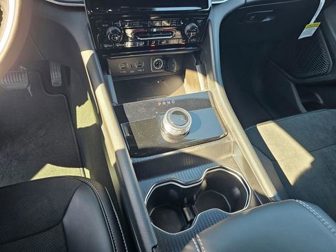 New 2025 Jeep Grand Cherokee Altitude image 22