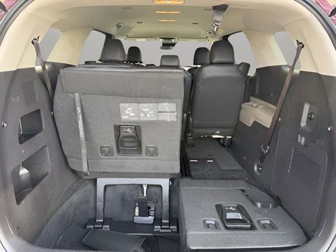 Used 2025 Kia Carnival image 14