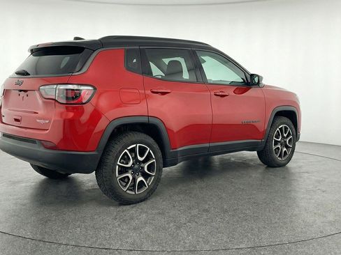 Used 2025 Jeep Compass Trailhawk AWD/4WD image 9