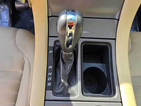 Used 2013 Ford Taurus SE FWD image 38