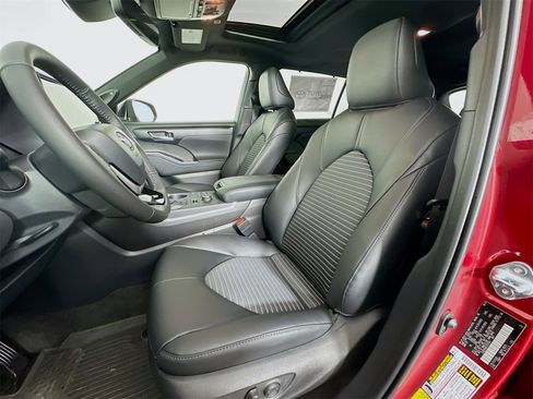 New 2026 Toyota Highlander XSE image 22