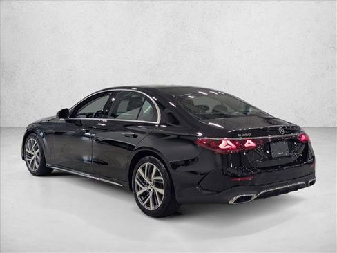 Used 2025 Mercedes-Benz E 350 4MATIC Sedan image 8