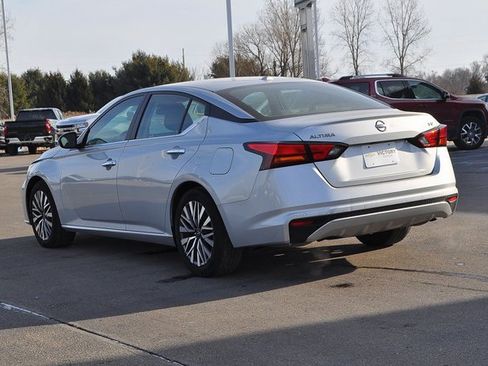 Used 2024 Nissan Altima 2.5 SV image 5