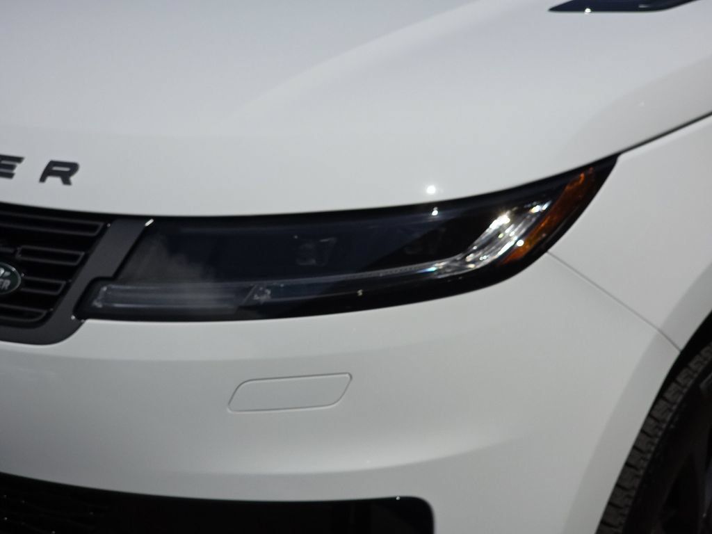 New 2026 Land Rover Range Rover Sport SE AWD/4WD image 21