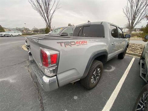 Used 2020 Toyota Tacoma TRD Off-Road image 2