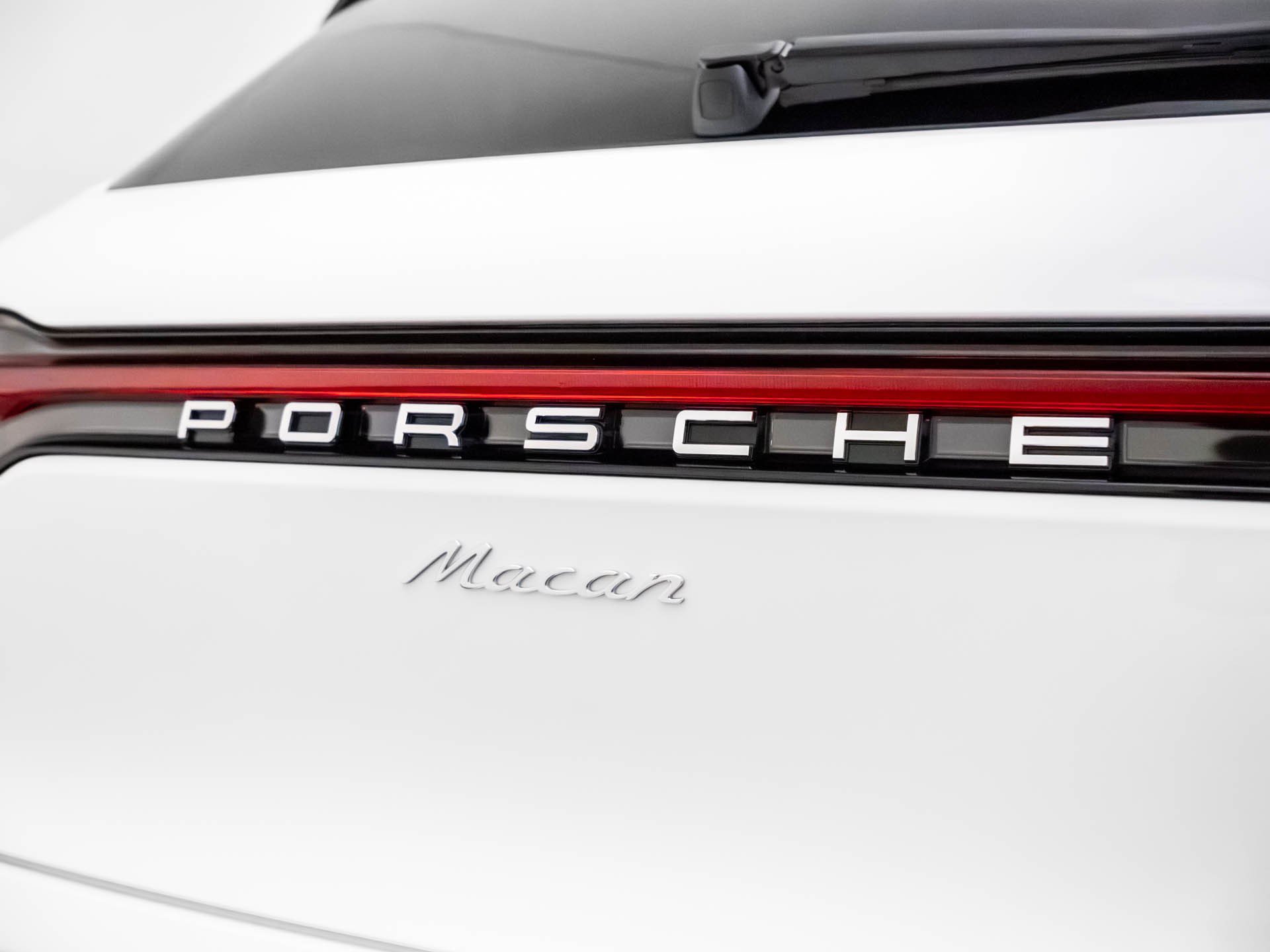 Certified 2026 Porsche Macan AWD/4WD image 39