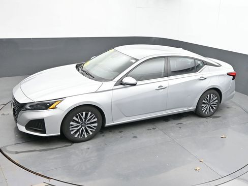 Used 2023 Nissan Altima 2.5 SV FWD image 40