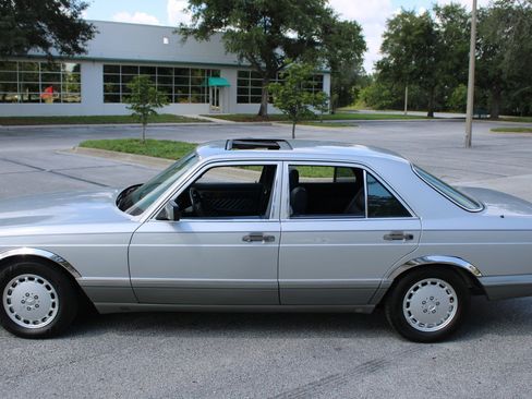 Used 1990 Mercedes-Benz 300 SE image 10
