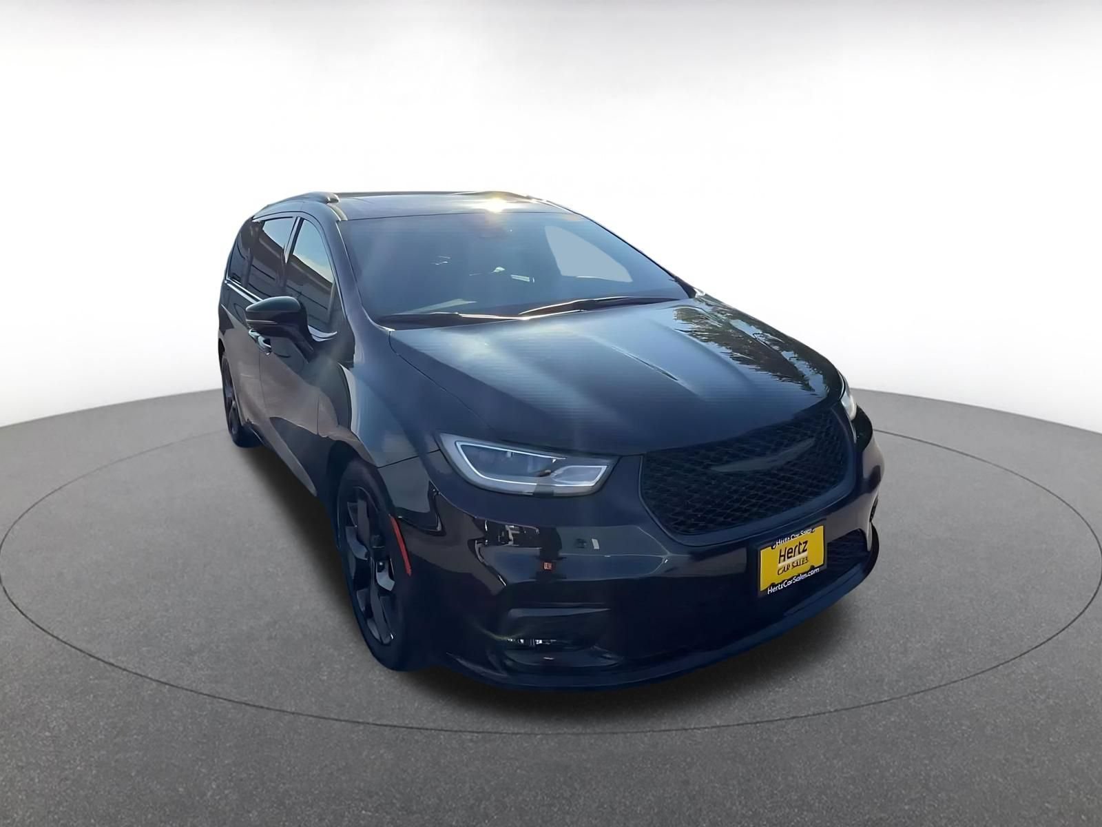 Used 2025 Chrysler Pacifica Limited FWD image 3