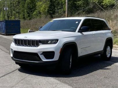Used 2023 Jeep Grand Cherokee Laredo