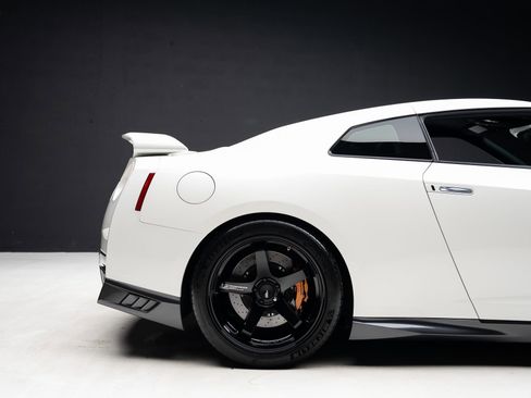 Used 2019 Nissan GT-R Premium AWD/4WD image 39