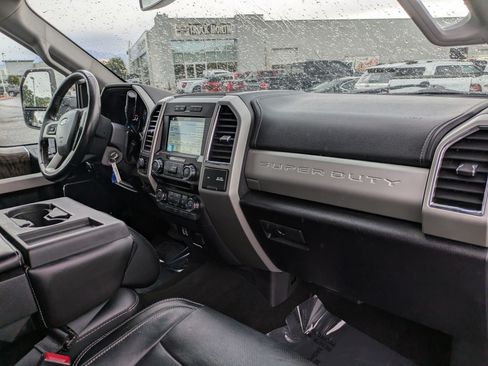 Used 2018 Ford F250 Lariat w/ Lariat Value Package AWD/4WD image 31