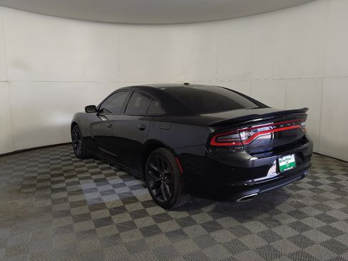 Used 2019 Dodge Charger SXT w/ Blacktop Package RWD image 5