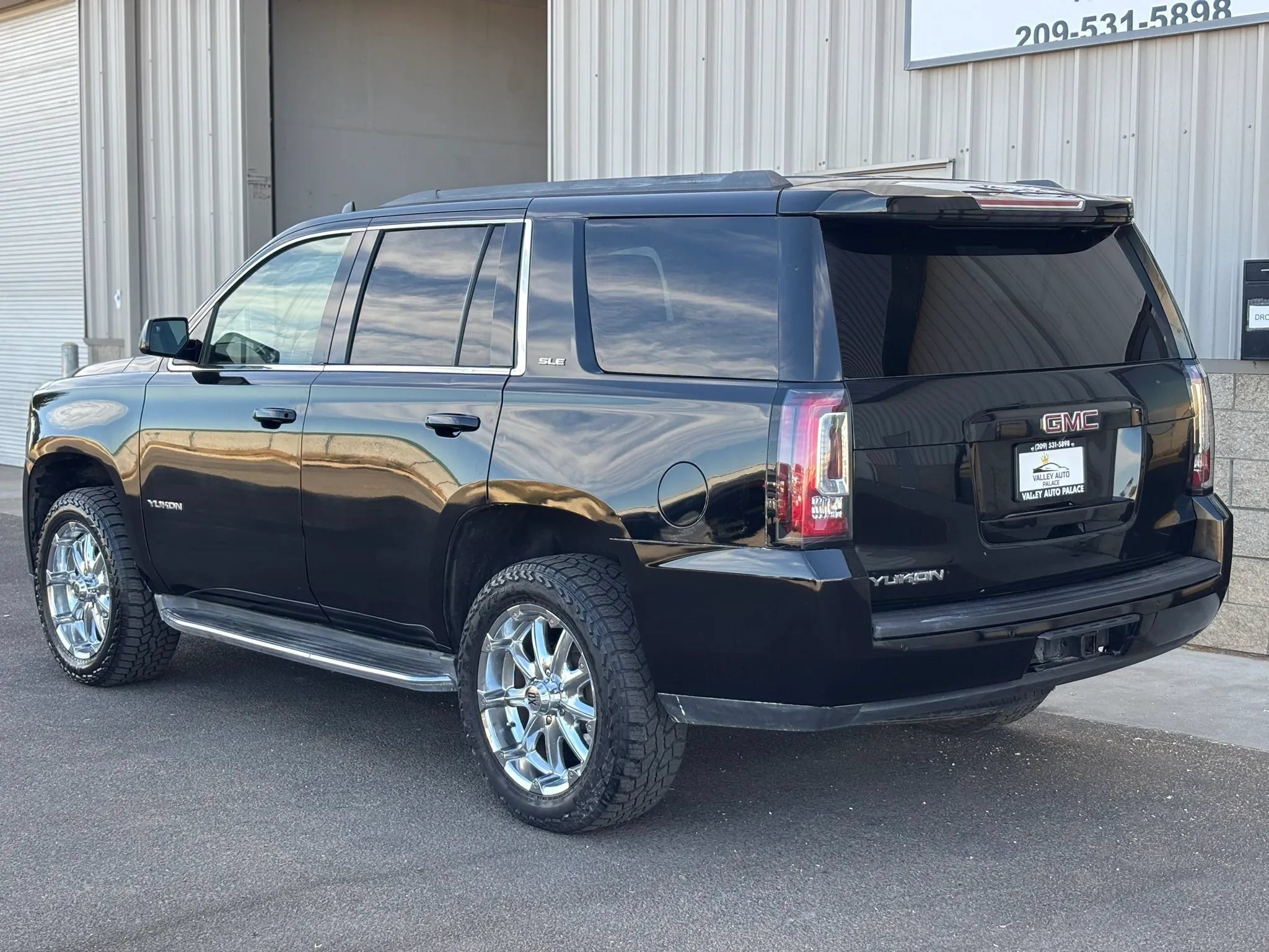 Used 2016 GMC Yukon SLE w/ HD Trailering Package AWD/4WD image 5