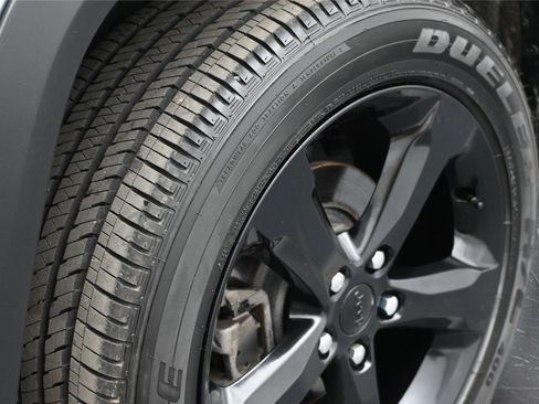 Used 2025 Jeep Grand Cherokee Altitude AWD/4WD image 13