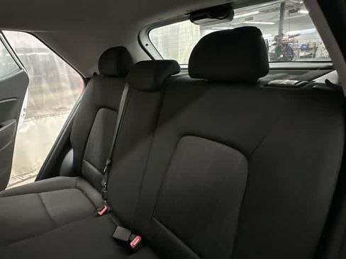 Used 2023 Hyundai Venue SE FWD image 15