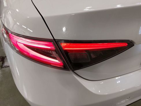 Used 2024 Alfa Romeo Giulia Sprint image 37