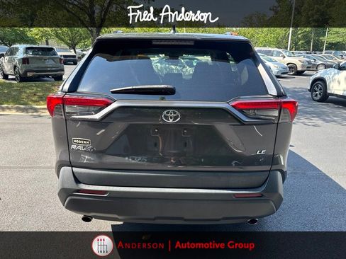 Used 2019 Toyota RAV4 LE FWD image 13