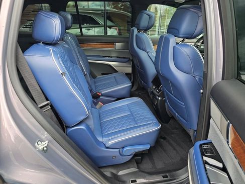 Used 2026 Cadillac Vistiq Premium Luxury image 12