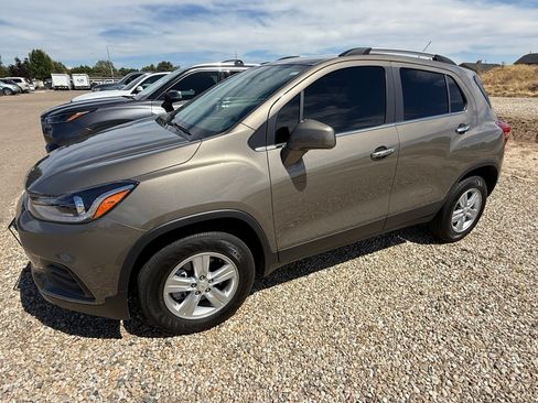 Used 2020 Chevrolet Trax LT w/ Driver Confidence Package AWD/4WD image 1