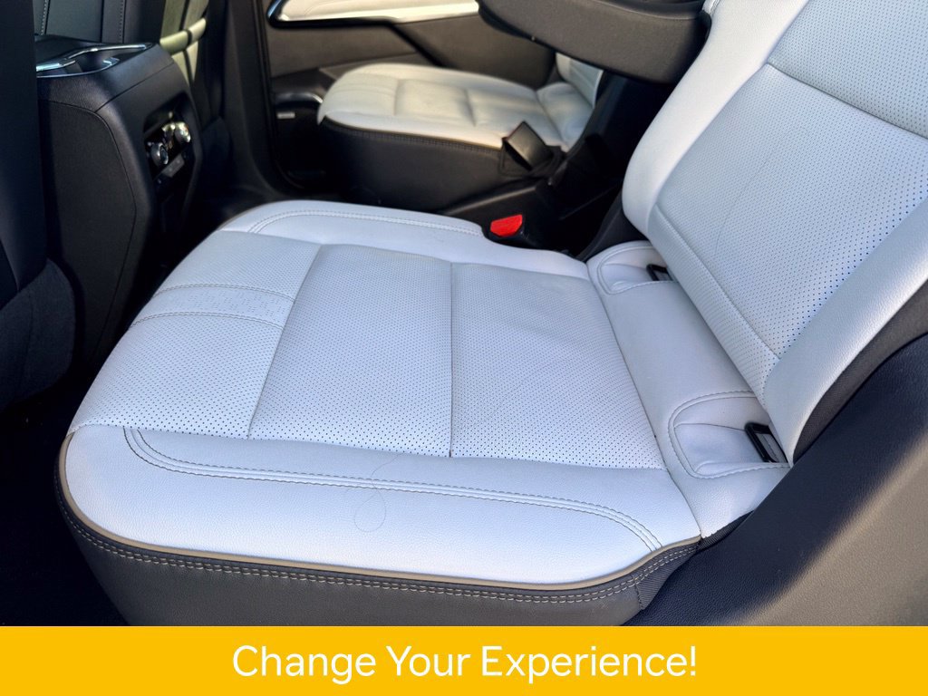 Used 2025 Chevrolet Traverse High Country FWD image 19