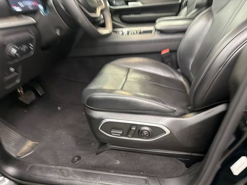 Used 2024 Jeep Wagoneer L Series II w/ Flexible Seating Group RWD image 10