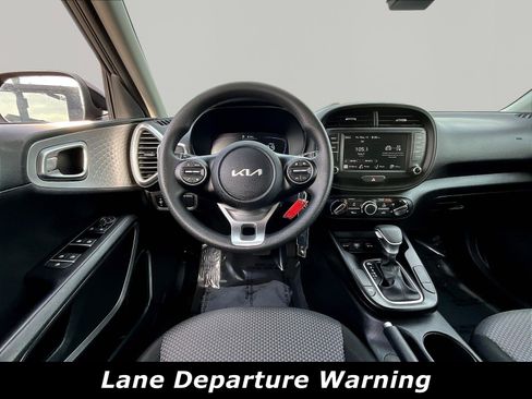 Used 2025 Kia Soul LX FWD image 8