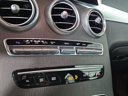 Used 2021 Mercedes-Benz GLC 300 4MATIC image 19