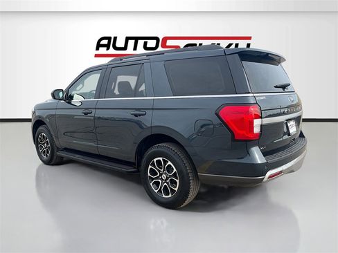 Used 2024 Ford Expedition XLT image 5