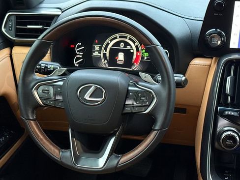 Used 2024 Lexus LX 600 4WD w/ Luxury Package image 13