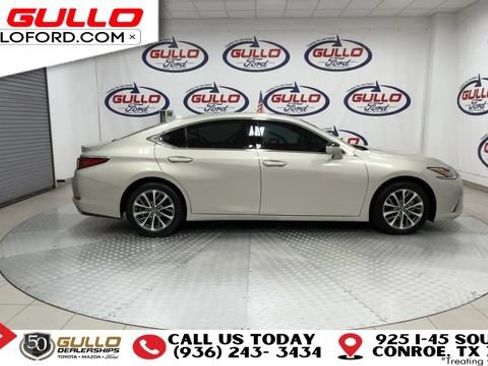 Used 2022 Lexus ES 350 w/ Premium Package FWD image 9