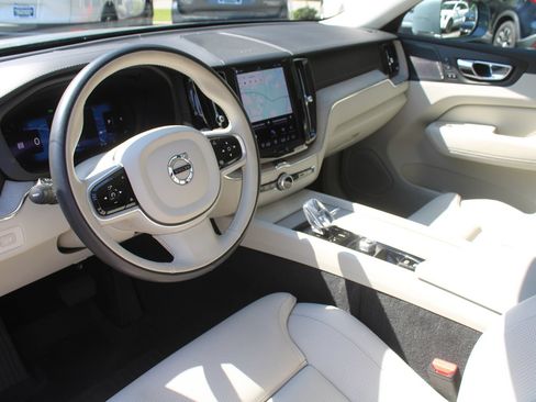 Used 2022 Volvo XC60 B5 Inscription w/ Advanced Package FWD image 23