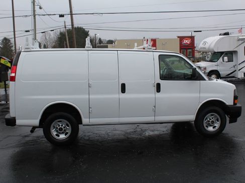 Used 2022 GMC Savana 2500 image 8