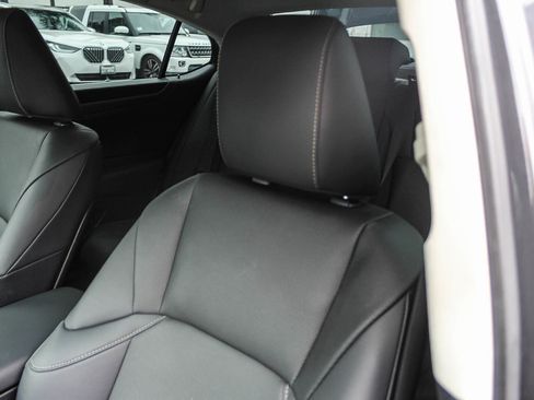 Used 2025 Lexus ES 300h w/ Premium Package image 25