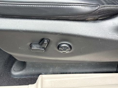 Used 2023 Chrysler Pacifica Touring-L FWD image 27