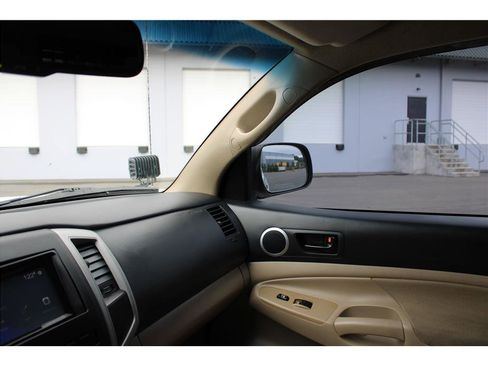 Used 2011 Toyota Tacoma 4x4 Double Cab image 30