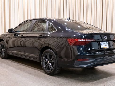 Used 2024 Volkswagen Jetta SE w/ Panoramic Sunroof Package FWD image 5